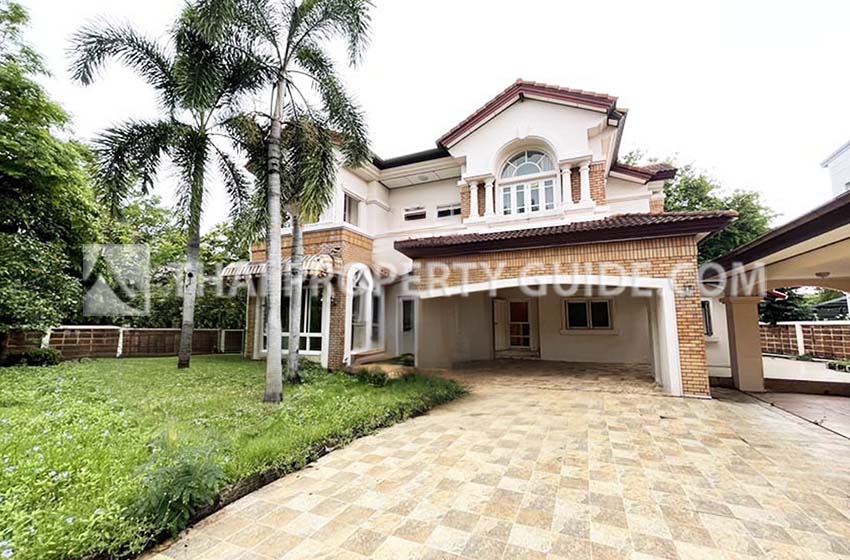 House with Shared Pool for sale in Srinakarin